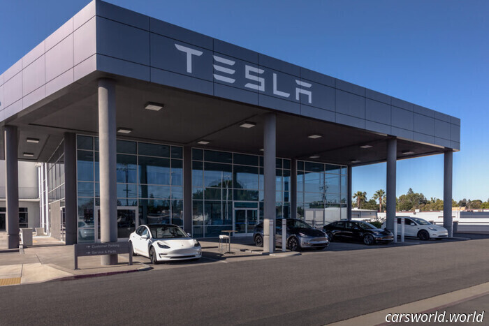 Tesla Construyó Salas De Pánico Para Salvar Al Personal Del Concesionario De Clientes Enojados | Carscoops